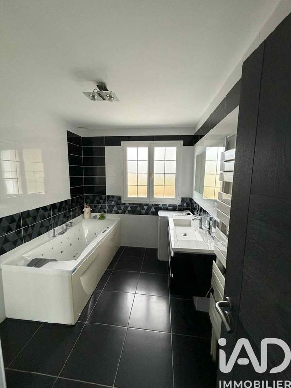 Maison - 180 m² - 8 pièces