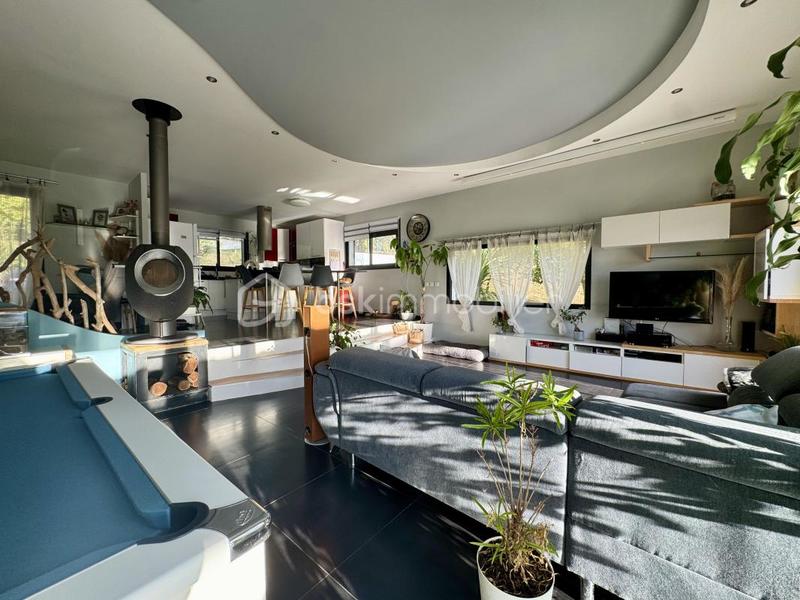 Maison - 212 m² - 7 pièces