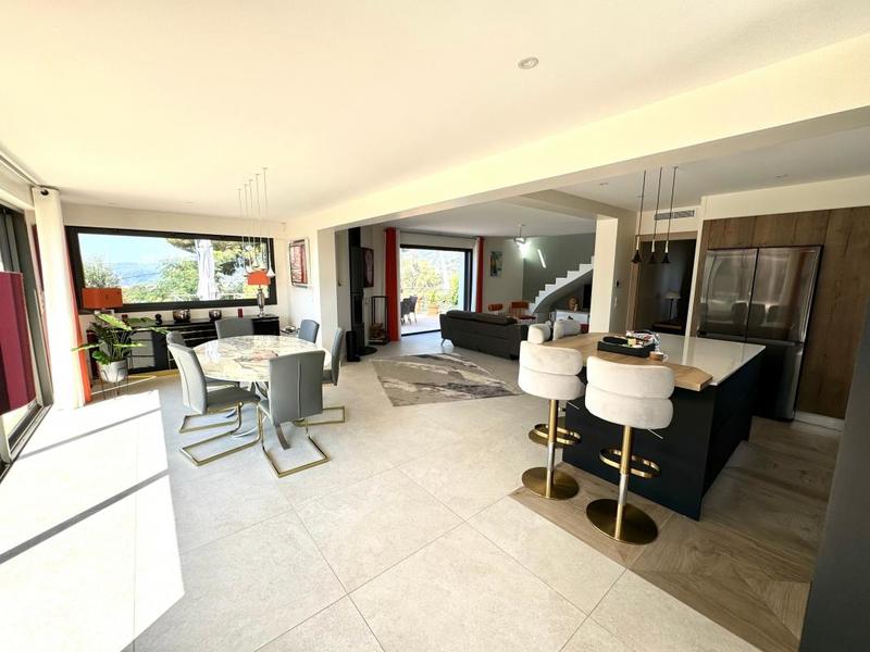 Villa - 358 m² - 10 pièces