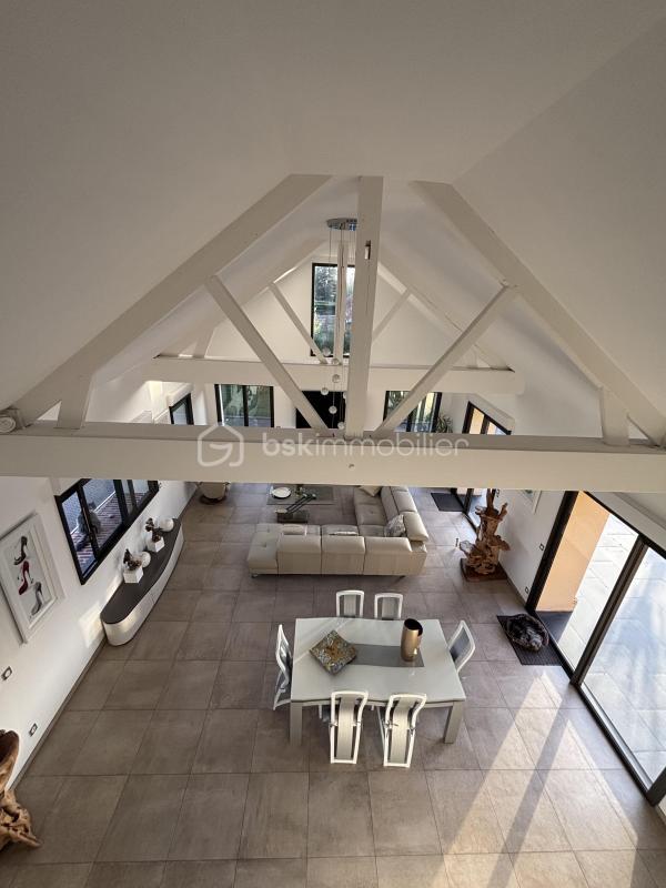 Maison - 460 m² - 12 pièces