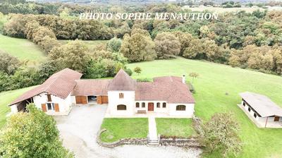 Propriété - 300 m² - 8 pièces