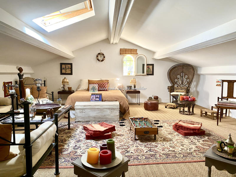 Maison - 220 m² - 6 pièces