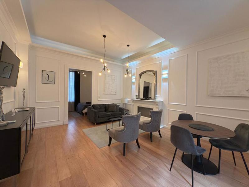 Maison - 400 m² - 12 pièces