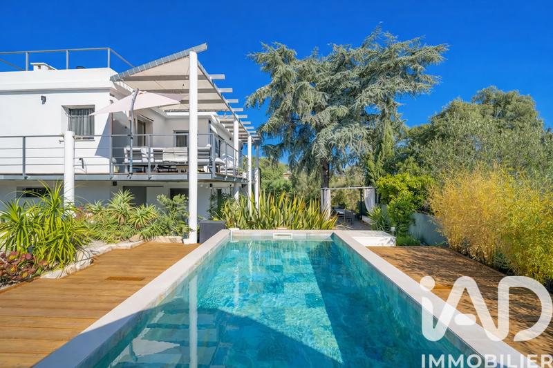 Maison de maîtres - 111 m² - 4 pièces