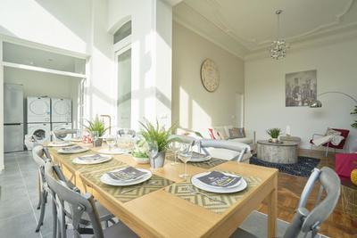 Maison - 233 m² - 11 pièces