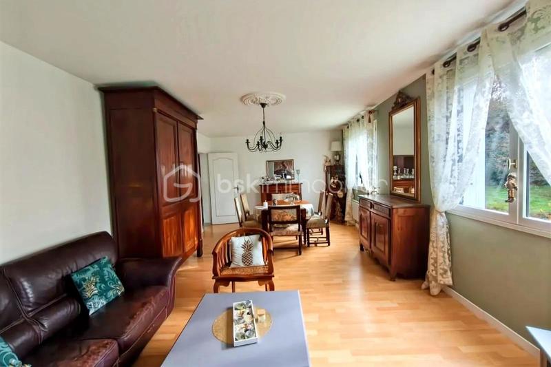 Maison - 215 m² - 8 pièces