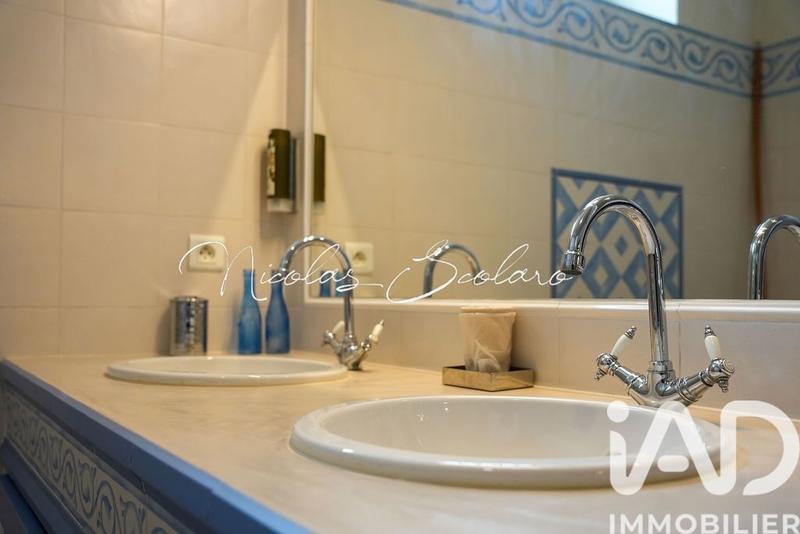 Maison - 310 m² - 8 pièces