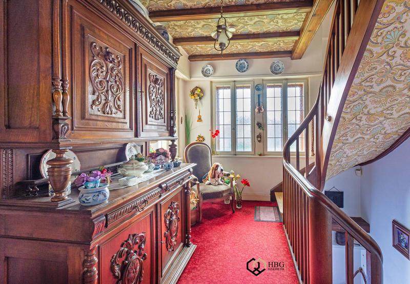 Maison - 310 m² - 13 pièces