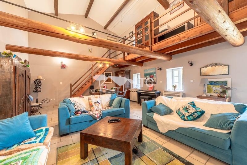 Maison - 244 m² - 7 pièces