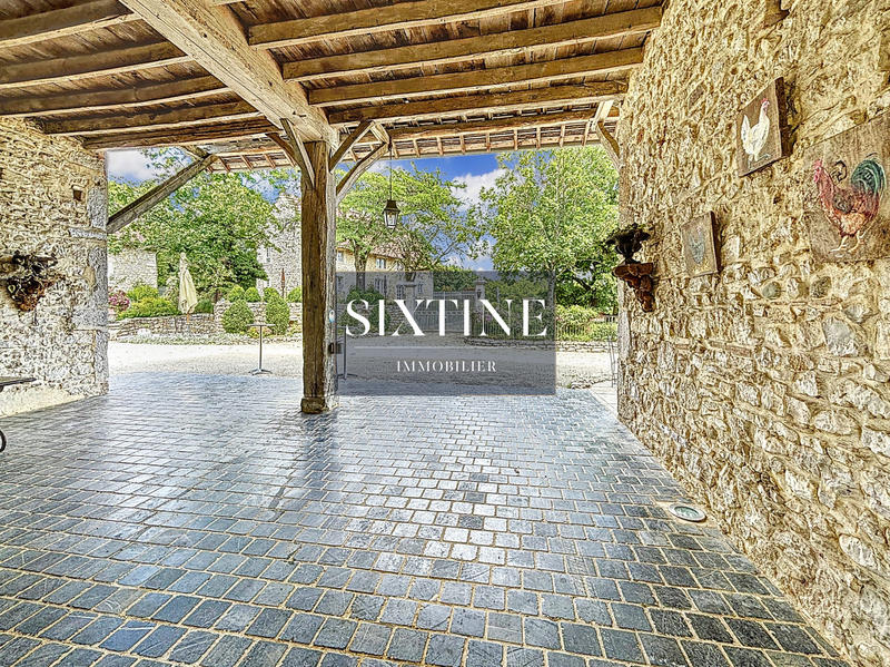 Maison ancienne - 552 m² - 10 pièces