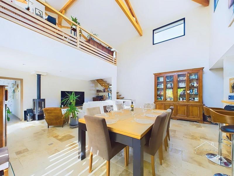 Maison - 224 m² - 8 pièces