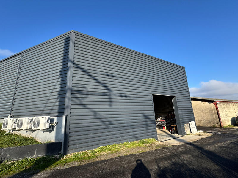 Local d'activité / Entrepôt - 150 m²