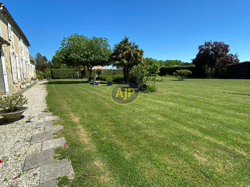 Maison - 534 m² - 12 pièces