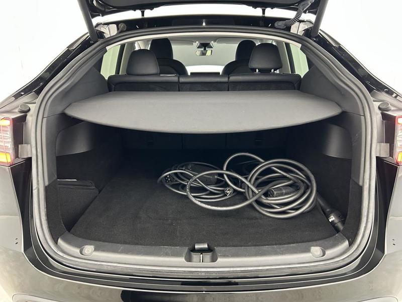 Tesla Model y Standard Rwd