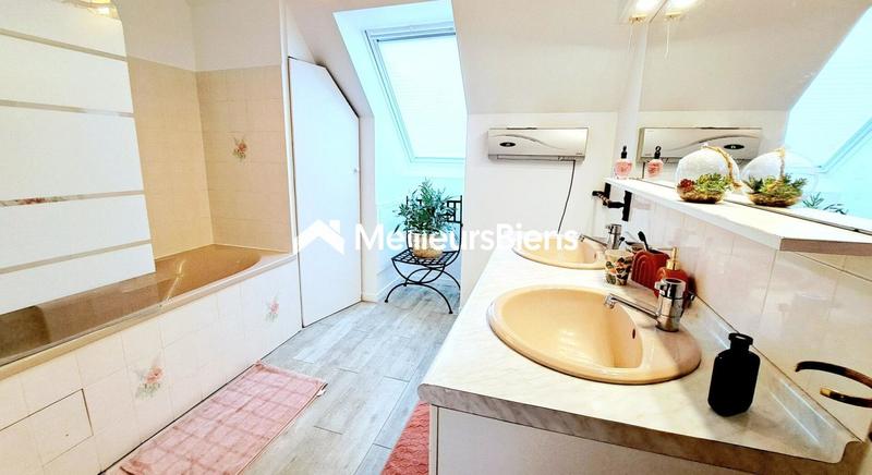 Maison - 190 m² - 8 pièces