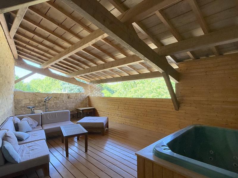 Maison - 345 m² - 13 pièces