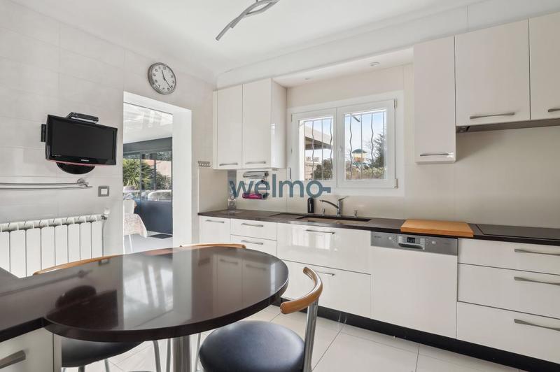 Maison - 260 m² - 10 pièces