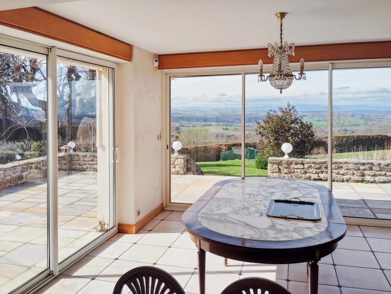 Propriété - 220 m² - 7 pièces