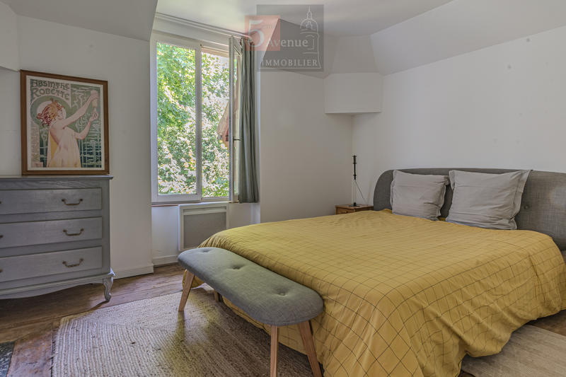 Maison - 300 m² - 9 pièces