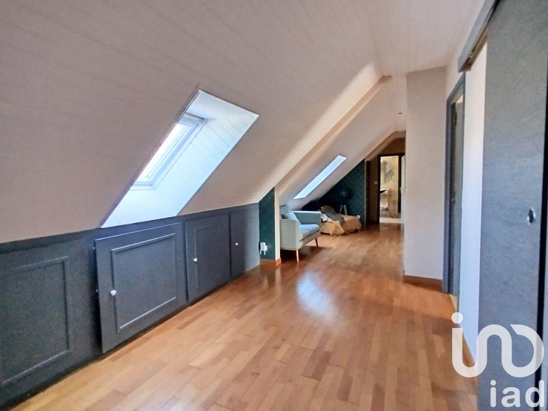 Maison - 223 m² - 8 pièces