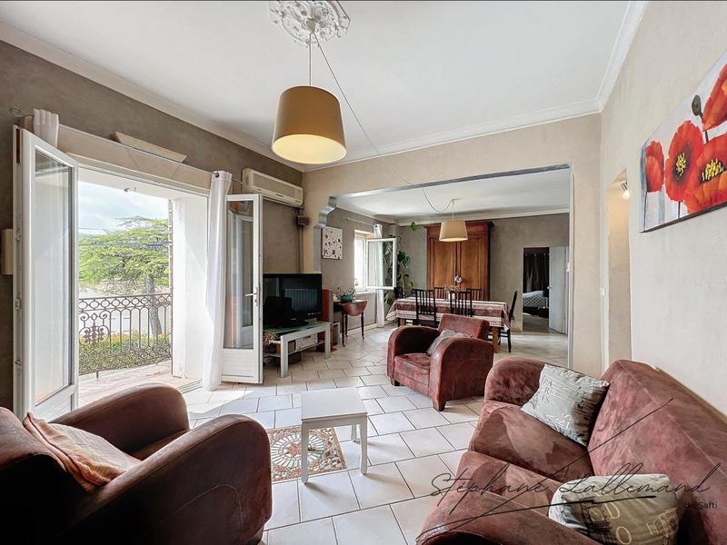 Maison - 299 m² - 11 pièces