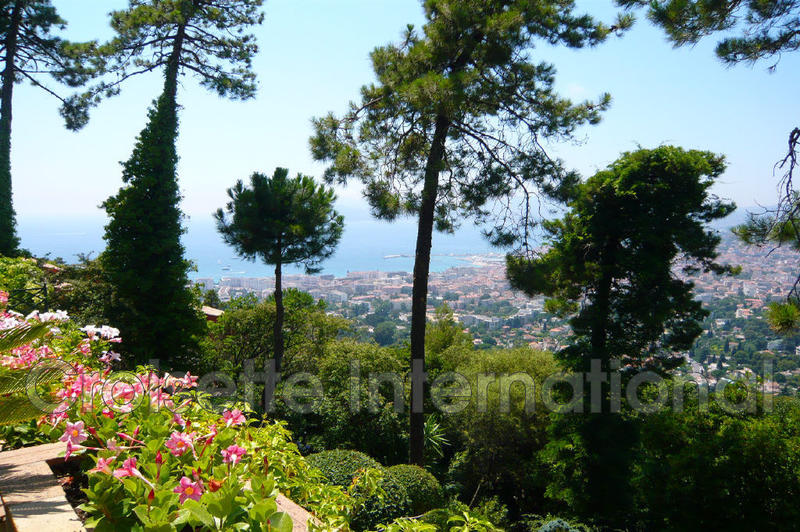 Propriété - 475 m² - 7 pièces