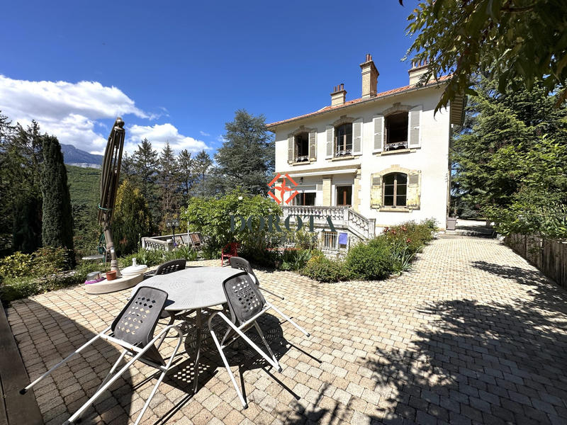Villa - 252 m² - 11 pièces