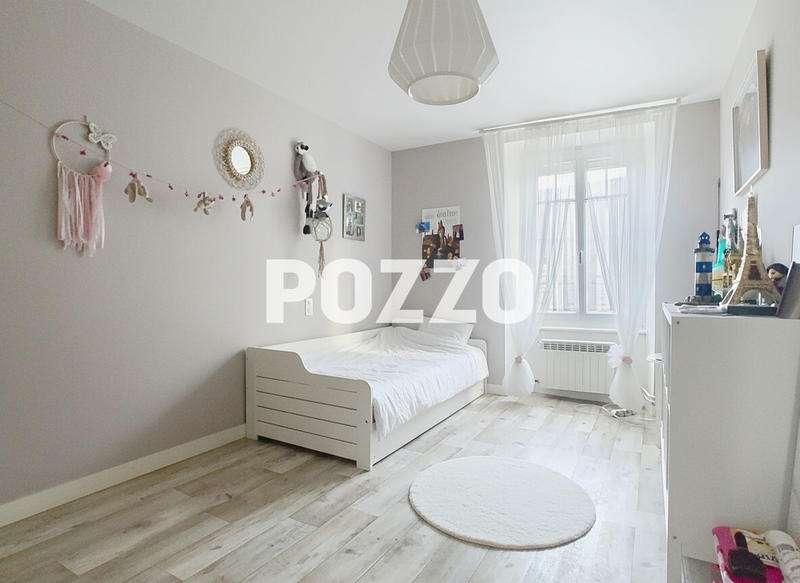 Maison - 215 m² - 12 pièces