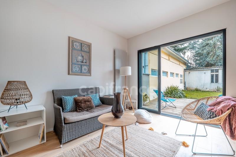 Maison - 210 m² - 9 pièces