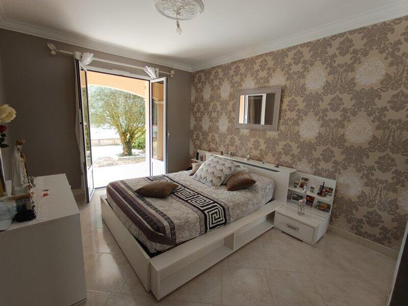 Maison - 250 m² - 8 pièces