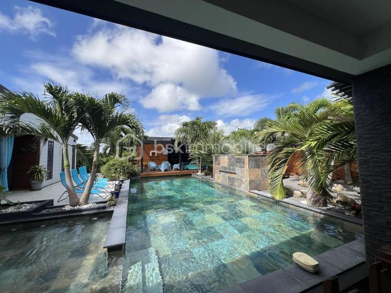 Propriété - 374 m² - 13 pièces