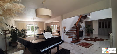 Maison - 230 m² - 7 pièces