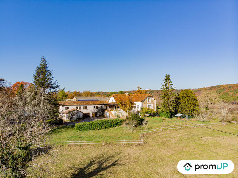 Maison - 260 m² - 6 pièces