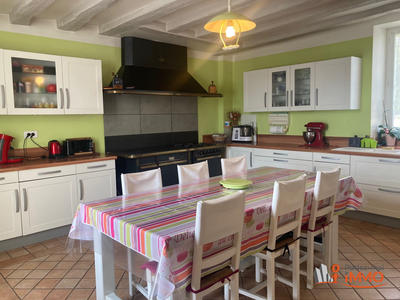 Maison - 335 m² - 12 pièces