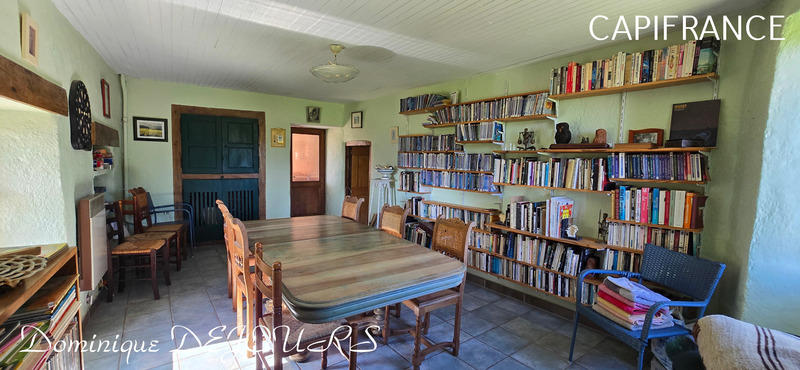 Maison - 250 m² - 8 pièces