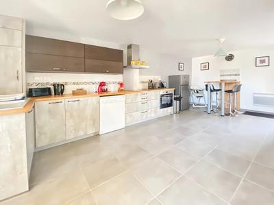 Maison - 186 m² - 8 pièces