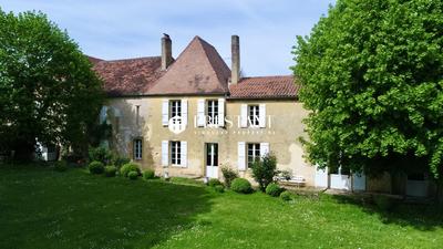 Maison - 411 m² - 11 pièces