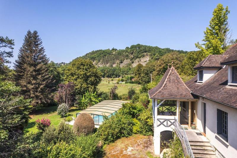 Maison - 307 m² - 11 pièces