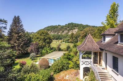 Maison - 307 m² - 11 pièces