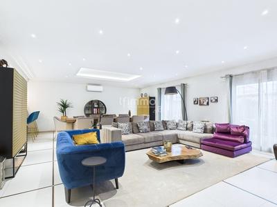 Maison - 378 m² - 7 pièces