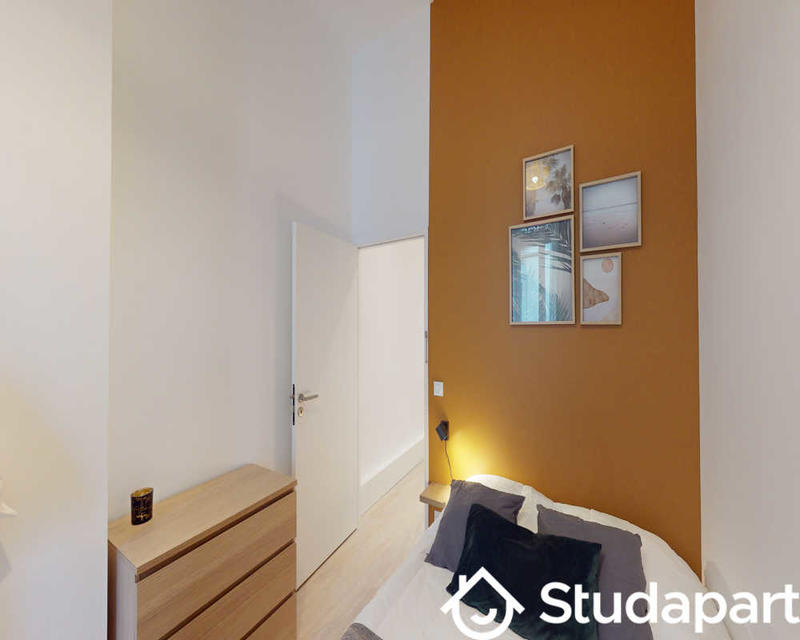 Chambre - 130 m² - 1 pièce