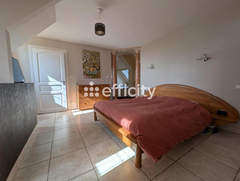 Maison - 240 m² - 10 pièces