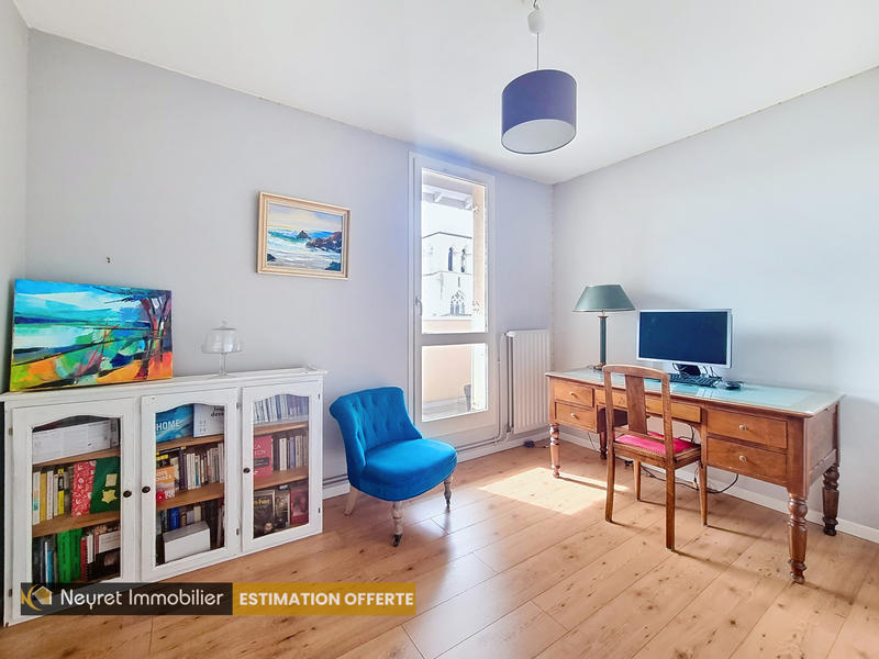 Appartement - 110 m² - 5 pièces