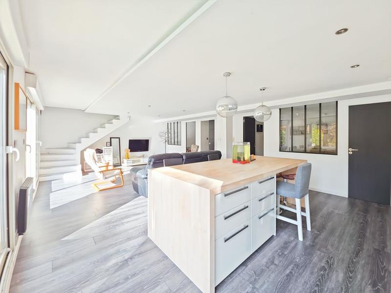 Maison - 195 m² - 7 pièces