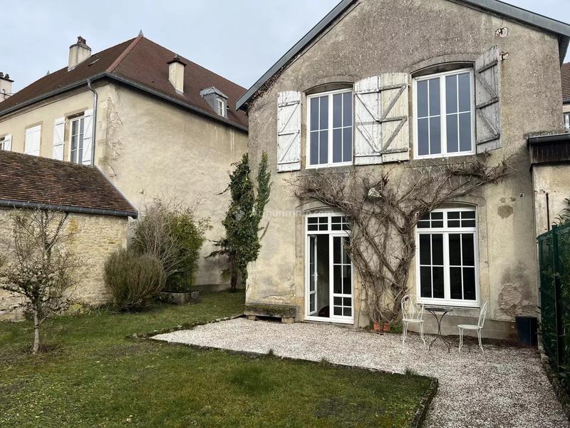 Maison - 325 m² - 10 pièces