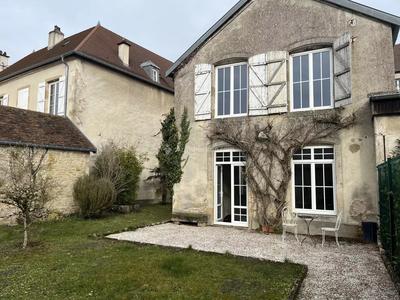 Maison - 325 m² - 10 pièces