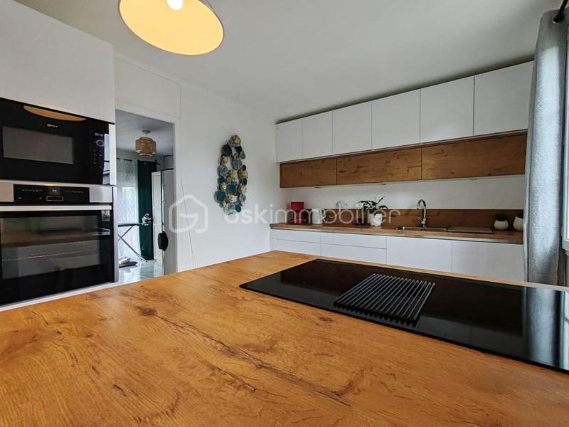 Maison - 202 m² - 8 pièces