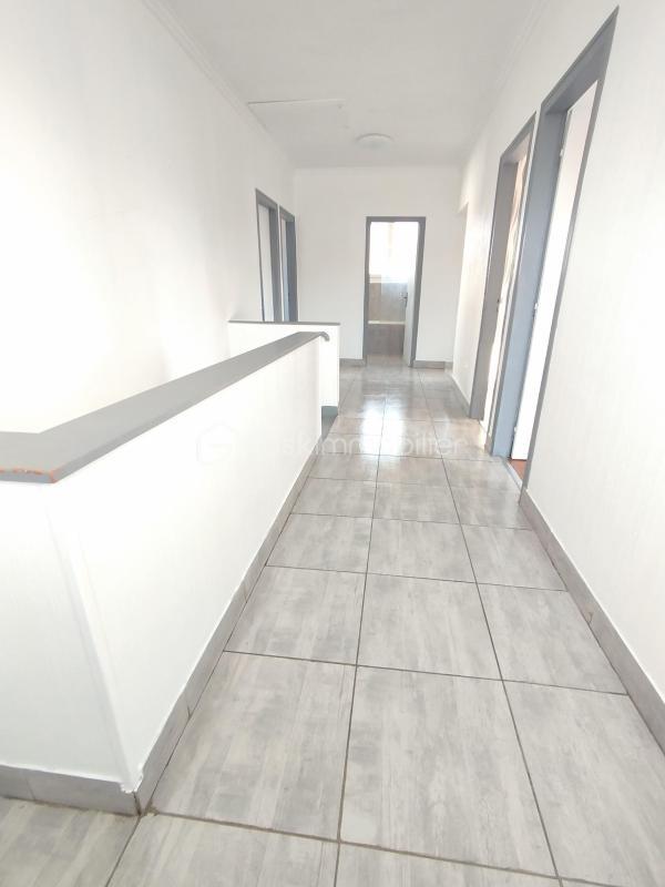 Pavillon - 180 m² - 9 pièces