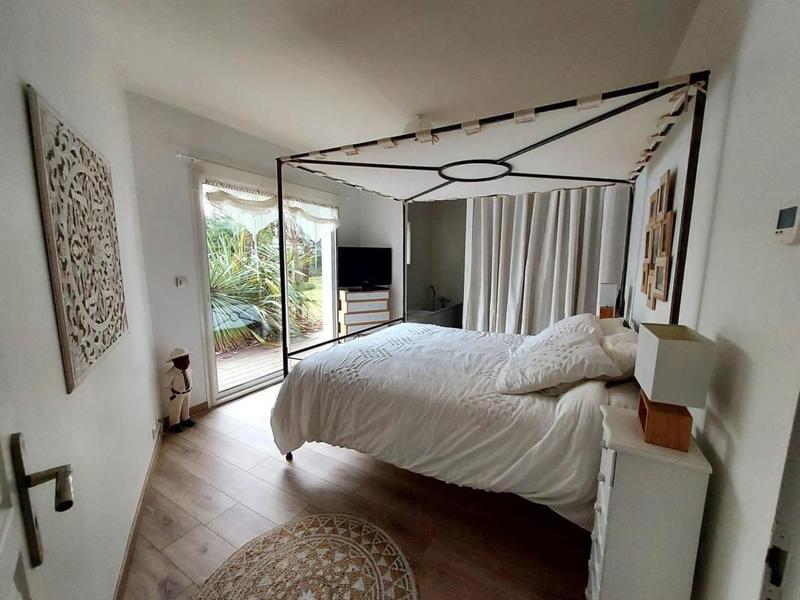 Maison - 220 m² - 6 pièces