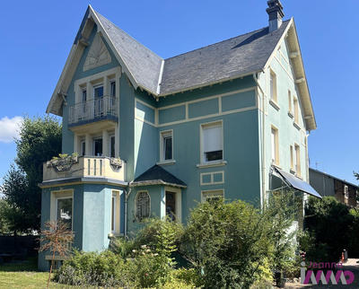 Maison - 210 m² - 7 pièces